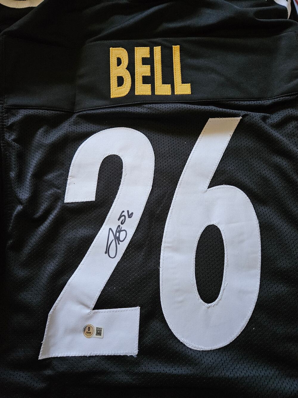 Le'Veon Bell Signed & Beckett Authenticated Pittsburgh Steelers Jersey.